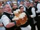 Crăciun dificil: Pub-urile din Marea Britanie cer îngheţarea taxei pe bere