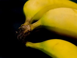 STUDIU. Consumul unei banane verzi în fiecare zi poate preveni cancerul