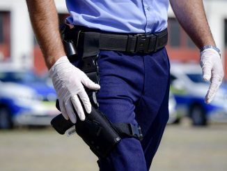 O mamă și-a torturat copiii și i-a obligat să pară că ar avea dizabilități după ce îi bătea