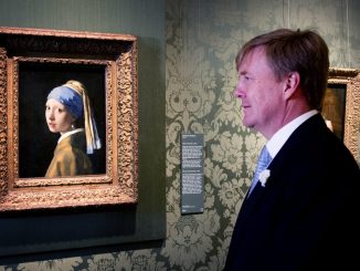 Pictorul olandez Johannes Vermeer a folosit o cameră obscură, potrivit unei biografii