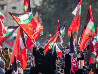 Ministrul israelian al securității interzice arborarea steagului palestinian în public