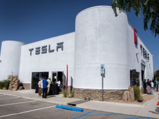 Tesla este tot mai aproape de a fi judecată pentru rasism în SUA