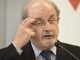 Sir Salman Rushdie vorbește pentru prima dată despre „atacul colosal” căruia i-a fost victimă