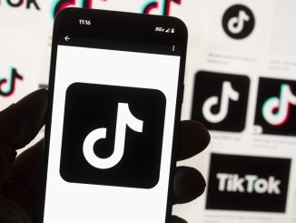 Un senator democrat îndeamnă Apple și Google să scoată TikTok din magazinele de aplicații