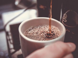 Consumul a 3 cești de cafea pe zi poate dăuna rinichilor, spune un nou studiu