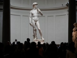 Artă sau pornografie? Turiștii s-au înghesuit să vadă faimoasă sculptură a lui Michelangelo