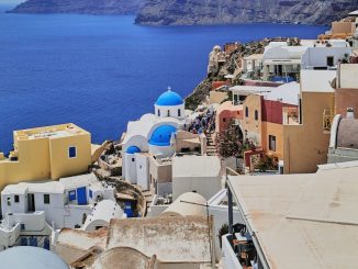 Următoarea ta vacanță în Grecia ar putea fi la un hotel deținut de Goldman Sachs. Ce strategie adoptă banca americană de investiții