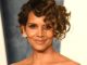 FOTO. Halle Berry, lăudată de fani după ce a postat o imagine nud în care bea vin pe balcon: „Fii tu tare și mândră”
