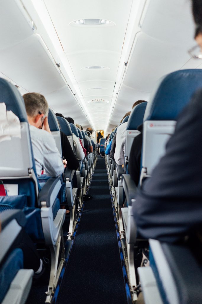 Piloții de avion au un risc mai mare de cancer de piele, spune un dermatolog
