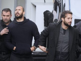 Reacția fanilor Tate la eliberarea celor doi din arest. Andrew Tate comparat cu Neo din Matrix