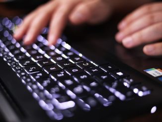 Un cercetător A.I care construia rivalul lui ChatGPT a fost arestat în urma unui „incident de violență domestică”. Ce a făcut bărbatul
