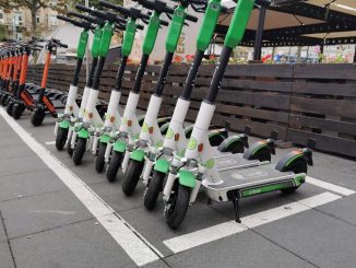 Parisul votează dacă va interzice sau nu închirierea de trotinete electrice în tot orașul