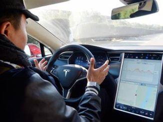 Funcția Autopilot de la Tesla a fost implicată în 13 accidente mortale, spune autoritatea de reglementare din SUA