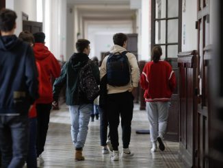 Deca impune noi regulamente interne în școli. Ce Trebuie să știe elevii și părinții