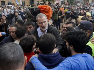 Cuplul regal al Spaniei a trăit un moment tensionat în Valencia. Cum au reacționat Regele și premierul în fața acestor proteste