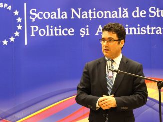 Lecţie practică de pupincurism la Şcoala de Inalte Studii Politice