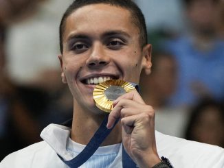 David Popovici ia medalia de aur la 200m liber la Campionatele Mondiale de la Singapore