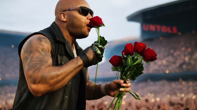 Spectacol Exploziv cu Trandafiri de la Flo Rida la UNTOLD: Fanii, Invitați pe Scenă